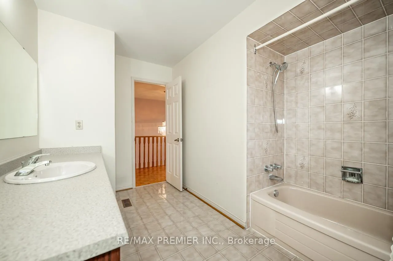 Photo 30 of 153 Father Ermanno Crescent, Vaughan, East Woodbridge — HOMEH