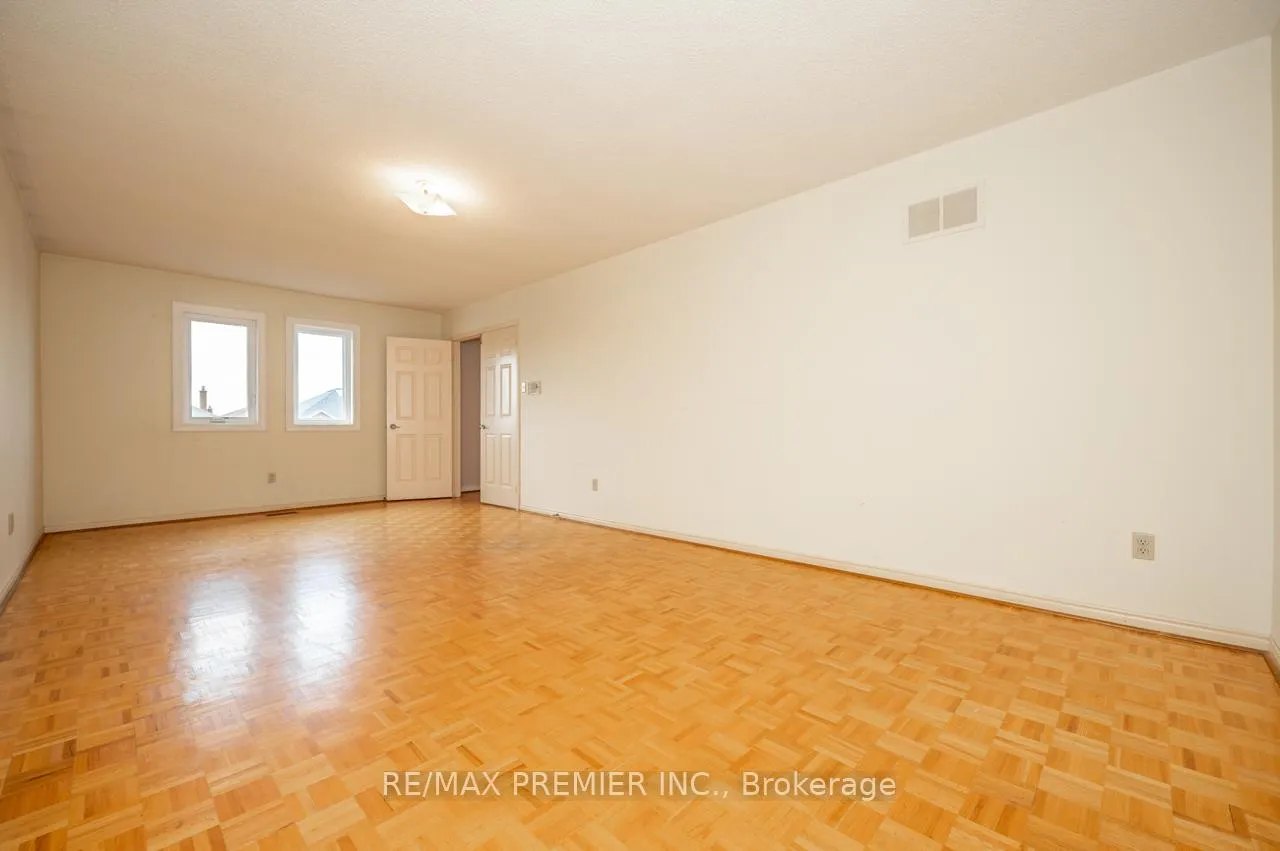 Photo 37 of 153 Father Ermanno Crescent, Vaughan, East Woodbridge — HOMEH