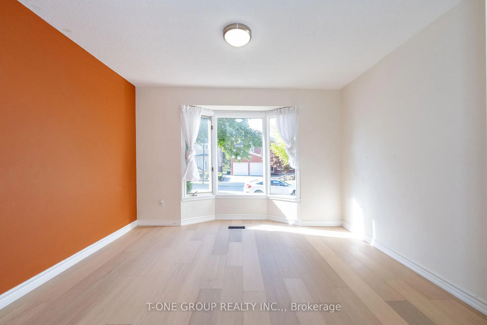 Photo 7 of 2 Mary Elizabeth Crescent, Markham, Buttonville — HOMEH