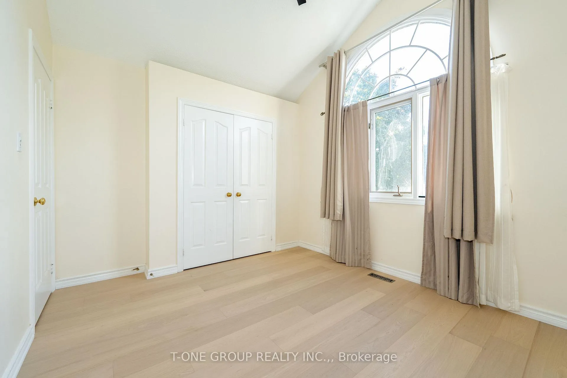 Photo 18 of 2 Mary Elizabeth Crescent, Markham, Buttonville — HOMEH