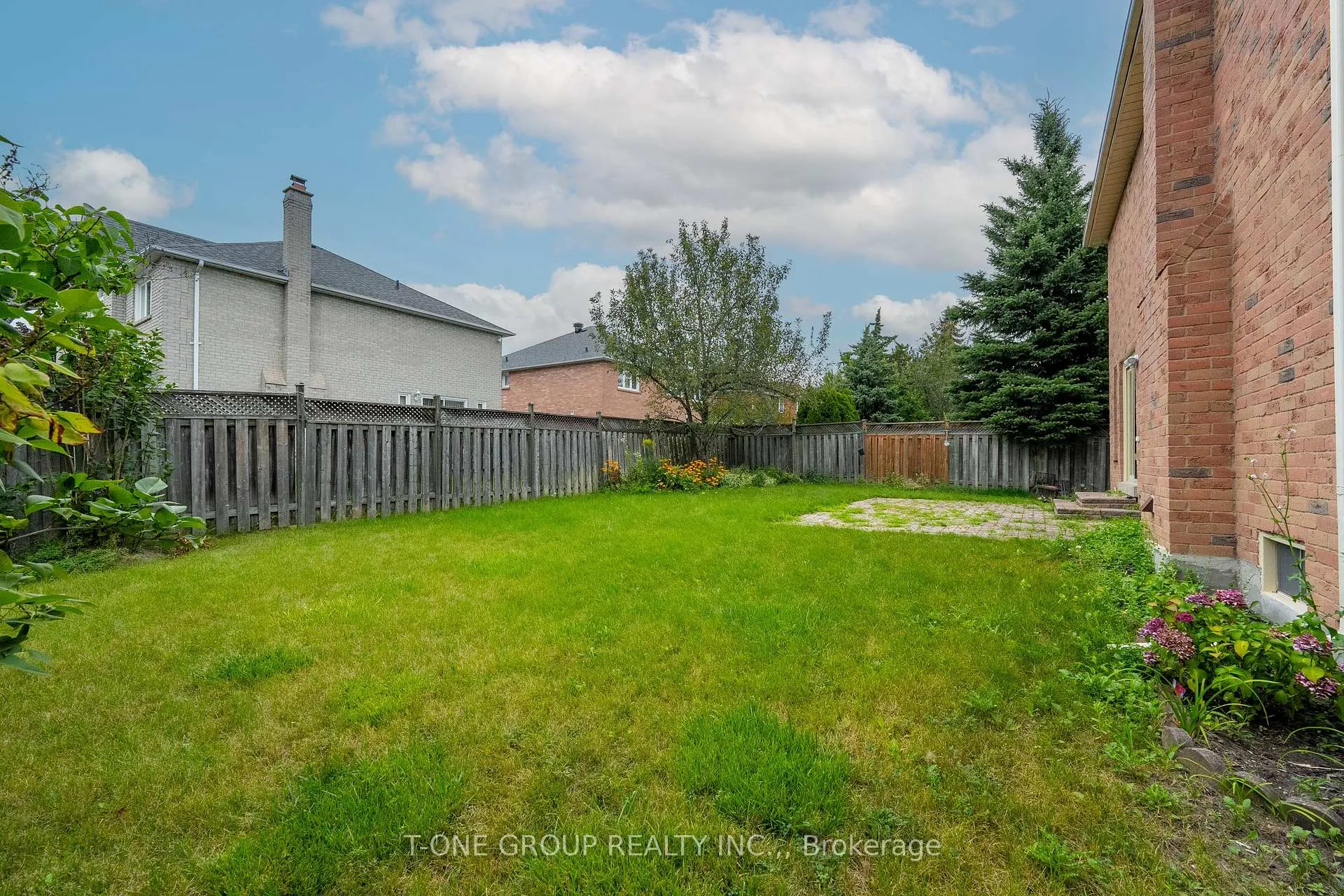 Photo 23 of 2 Mary Elizabeth Crescent, Markham, Buttonville — HOMEH