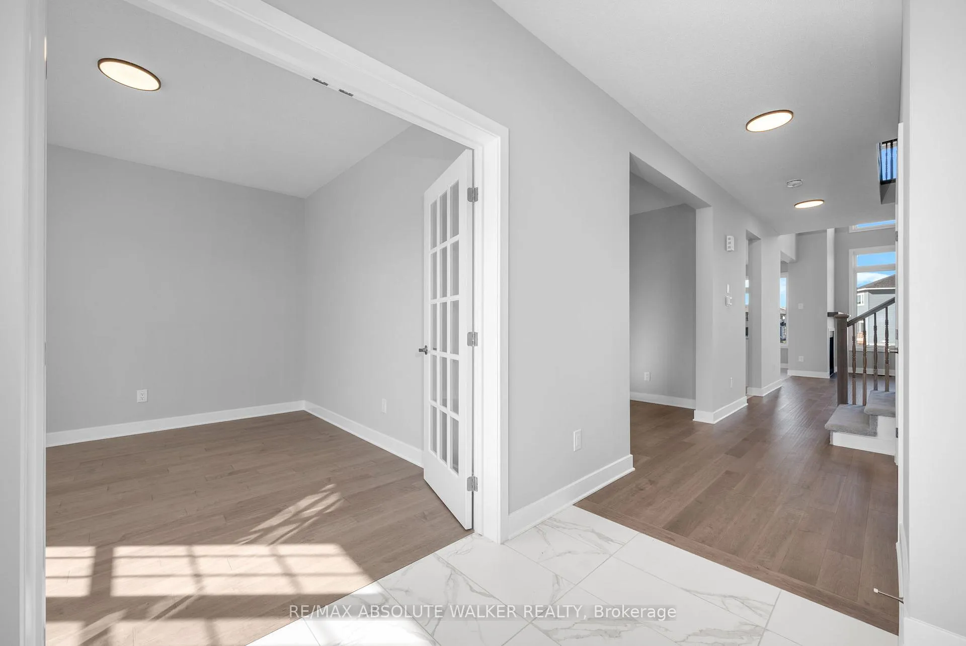 Photo 3 of 584 Paakanaak Avenue, Ottawa, Blossom Park/Kemp Park/Findlay Creek — HOMEH