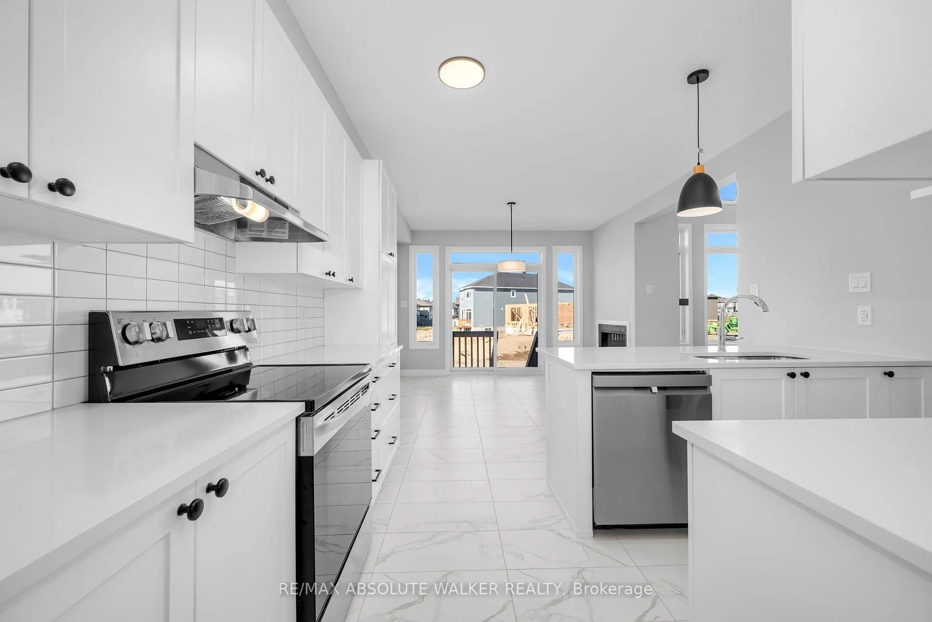 Photo 9 of 584 Paakanaak Avenue, Ottawa, Blossom Park/Kemp Park/Findlay Creek — HOMEH