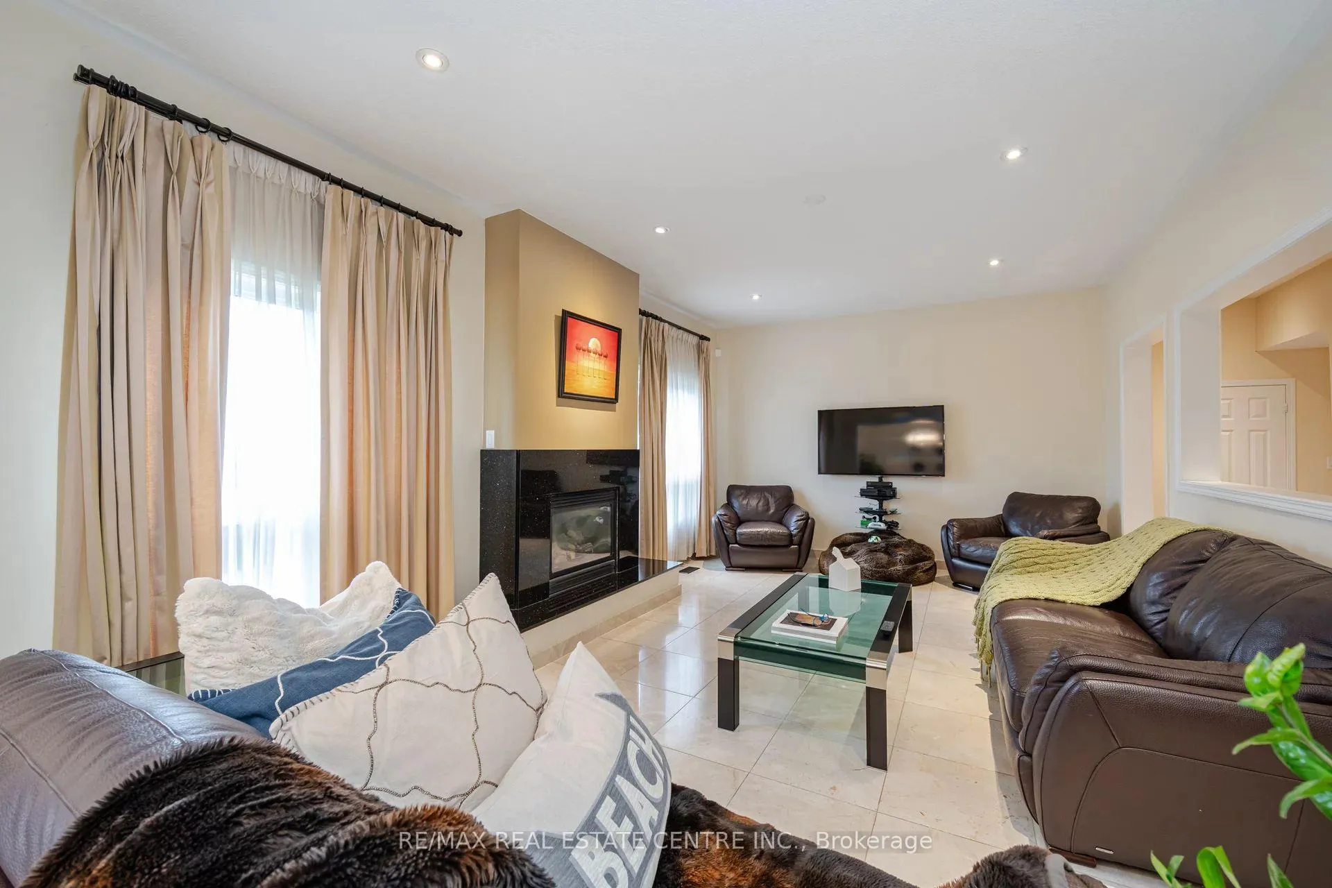 Photo 13 of 616 Greenhill Avenue, Oshawa, Samac — HOMEH