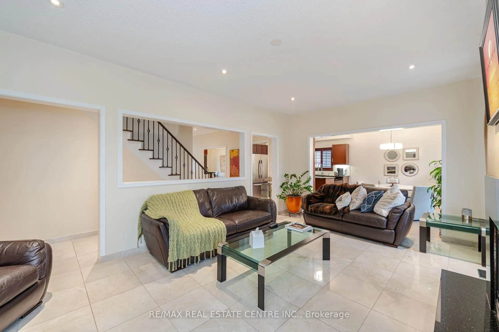 Photo 16 of 616 Greenhill Avenue, Oshawa, Samac — HOMEH
