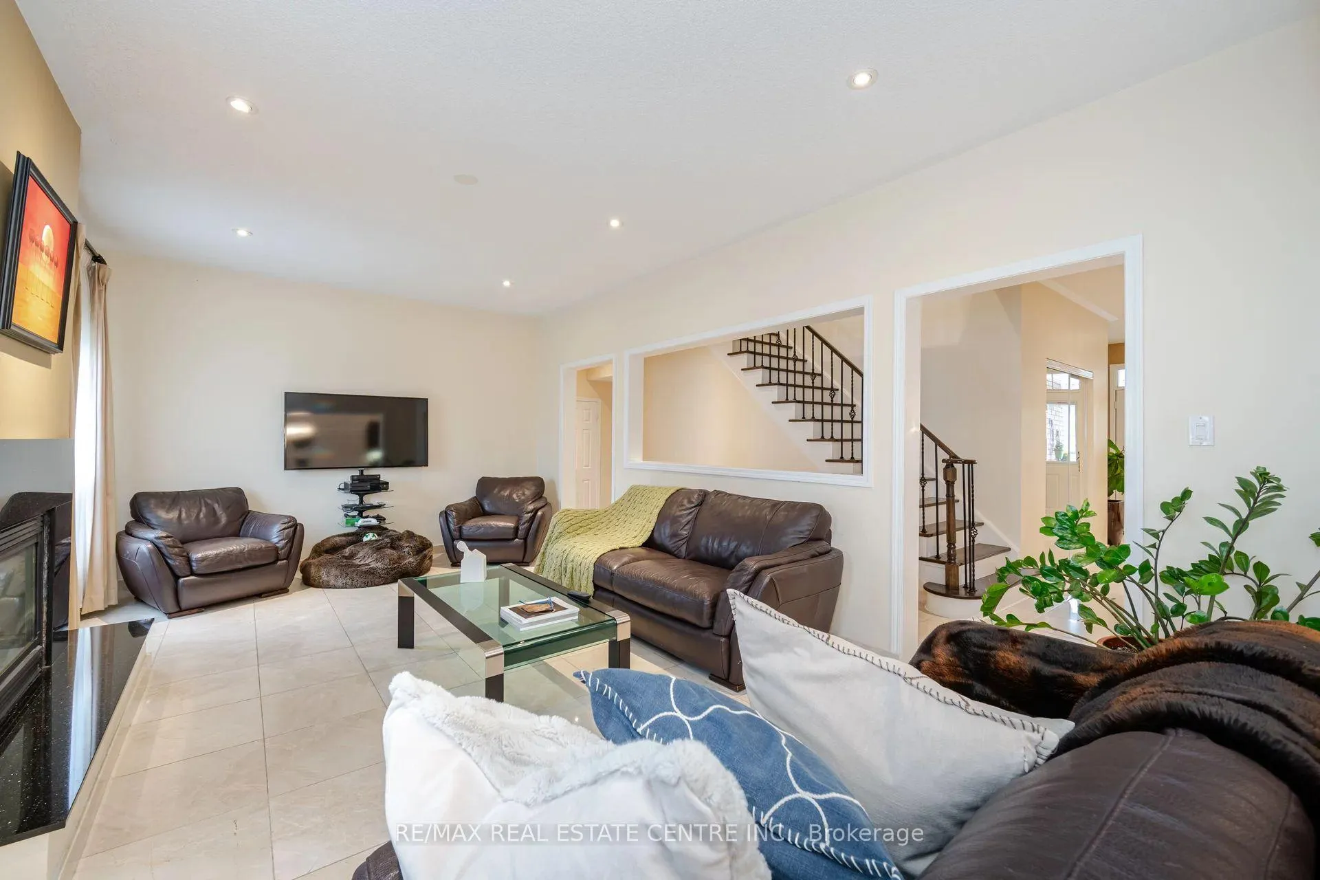 Photo 17 of 616 Greenhill Avenue, Oshawa, Samac — HOMEH