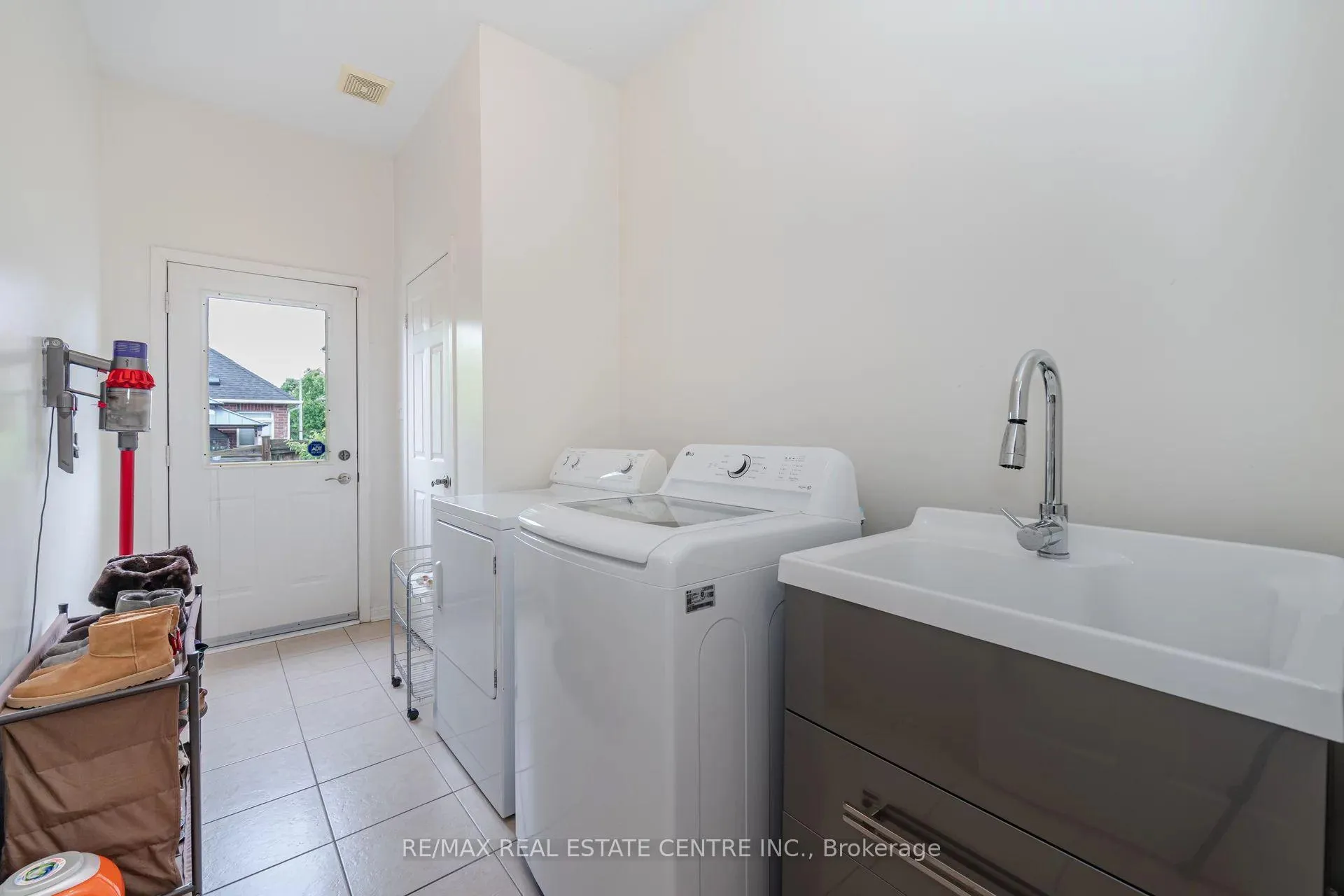 Photo 20 of 616 Greenhill Avenue, Oshawa, Samac — HOMEH