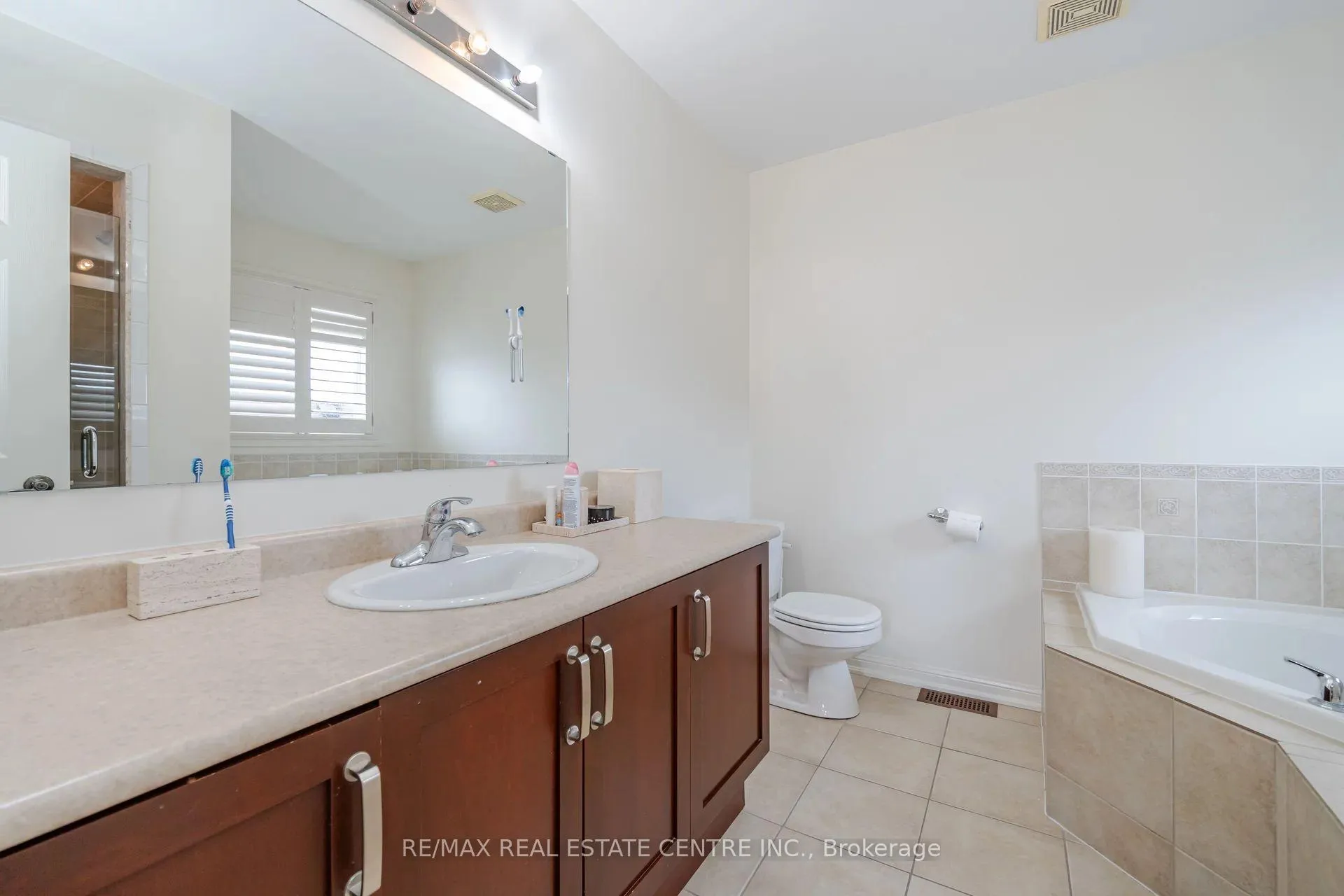 Photo 25 of 616 Greenhill Avenue, Oshawa, Samac — HOMEH