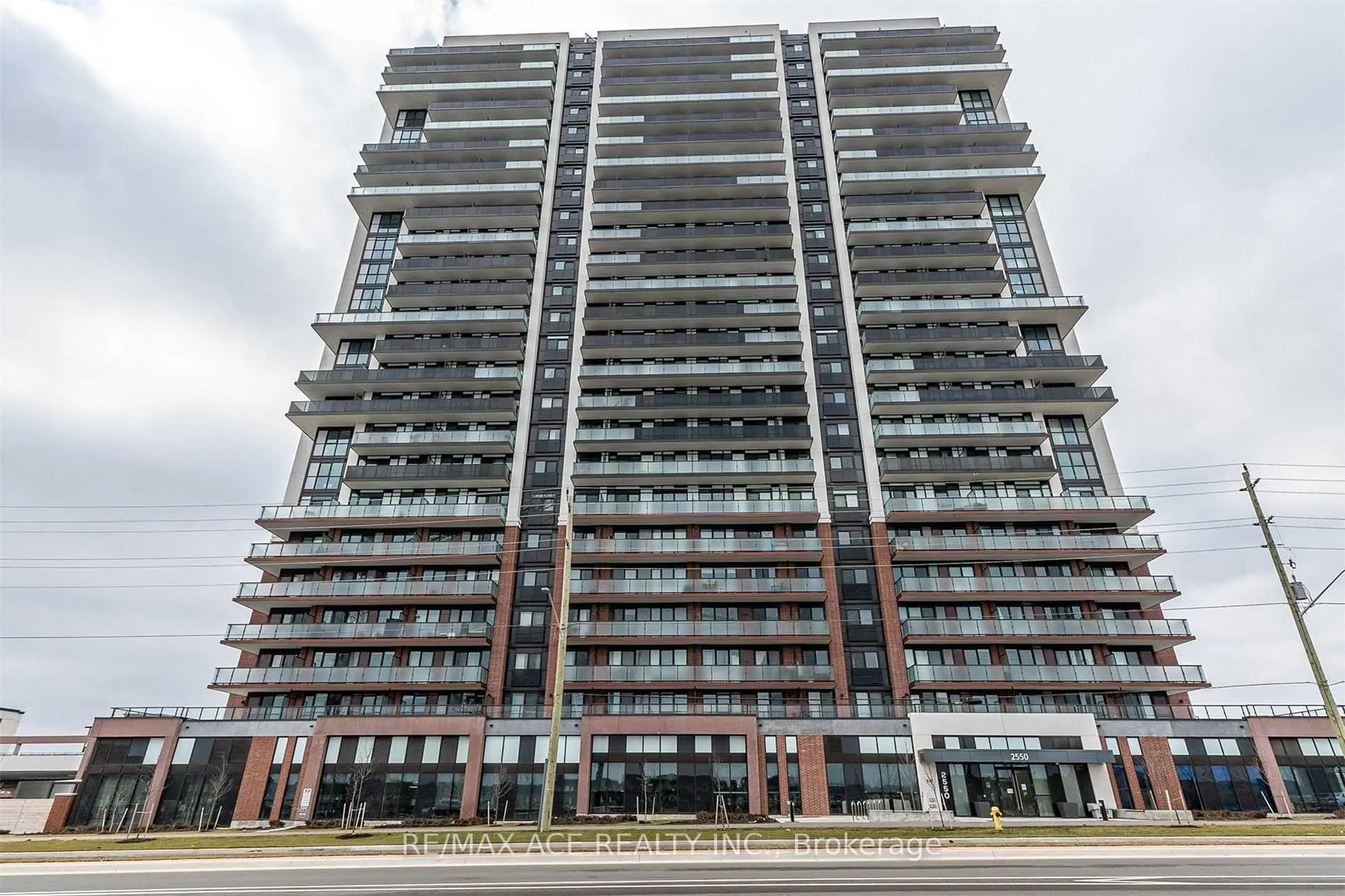 Front of Unit 1402, 2550 Simcoe Street N