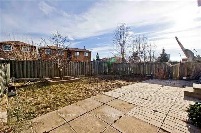Photo 2 of 3 Halder Crescent, Markham, Milliken Mills East — HOMEH
