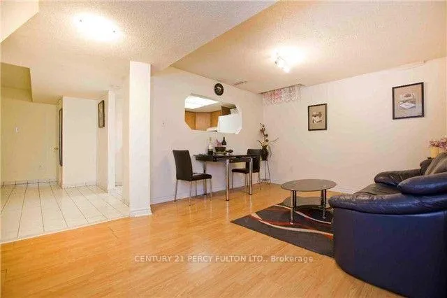 Photo 3 of 3 Halder Crescent, Markham, Milliken Mills East — HOMEH