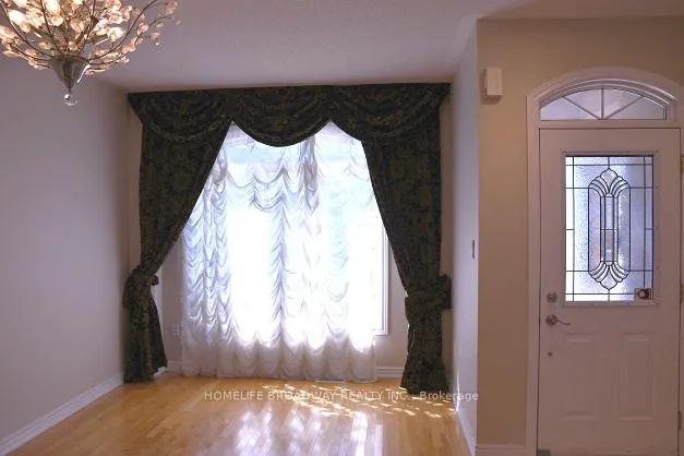Photo 8 of 358 Autumn Hill Boulevard, Vaughan, Patterson — HOMEH