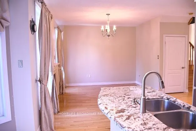 Photo 12 of 358 Autumn Hill Boulevard, Vaughan, Patterson — HOMEH