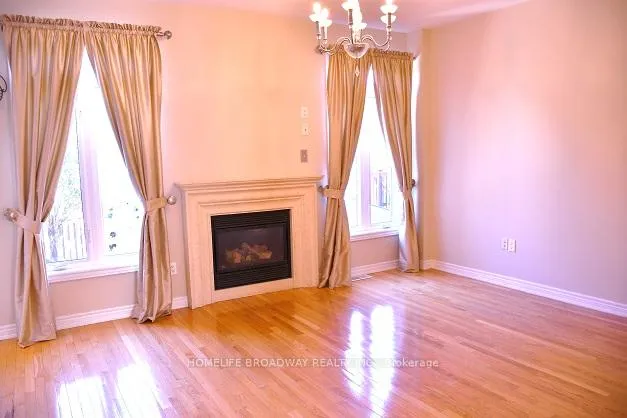 Photo 13 of 358 Autumn Hill Boulevard, Vaughan, Patterson — HOMEH