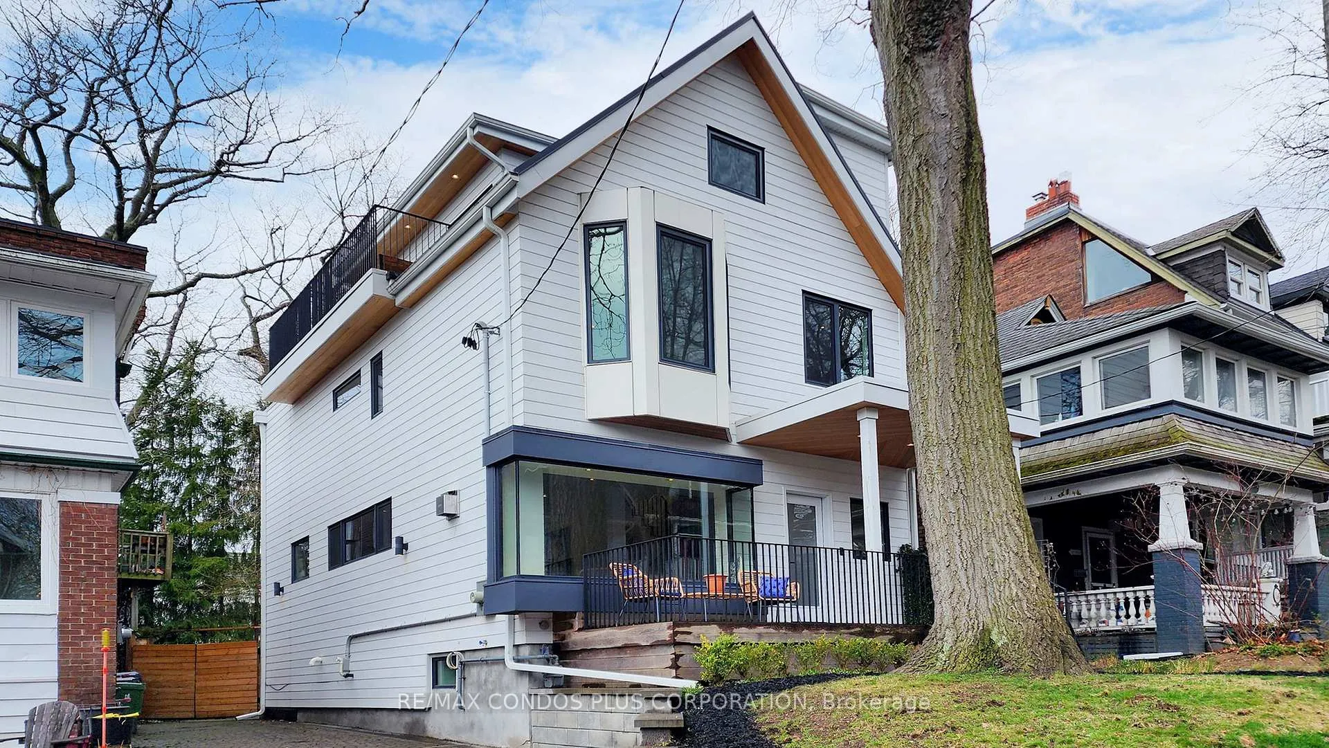 Front of 52 Fernwood Park Avenue