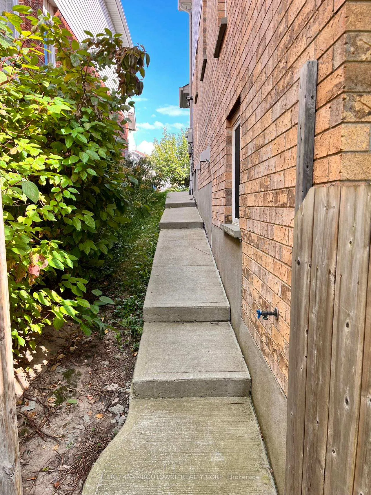 Photo 4 of Unit BSMT, 3 Drohan Drive, Guelph, Clairfields/Hanlon Business Park — HOMEH