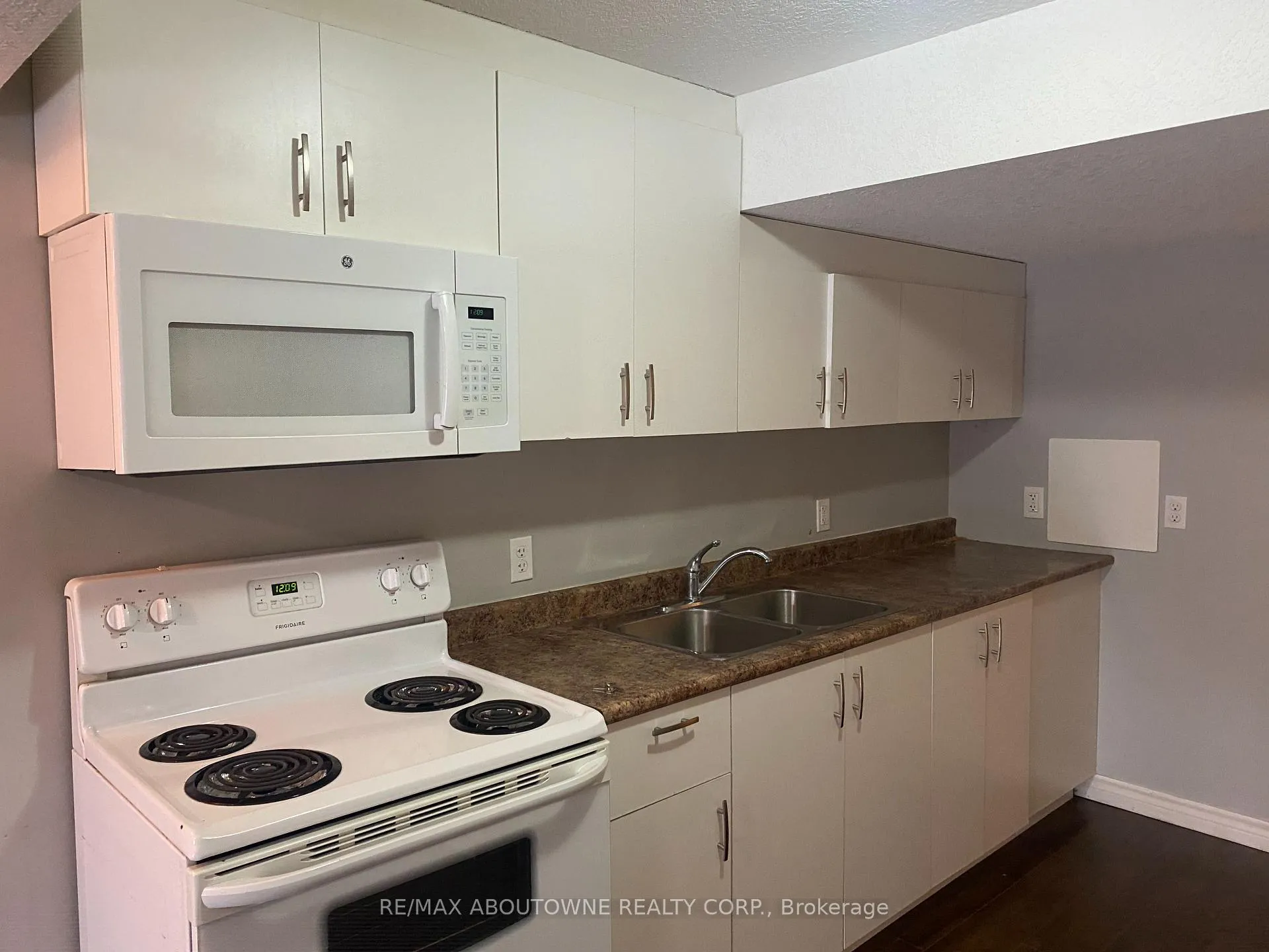 Photo 9 of Unit BSMT, 3 Drohan Drive, Guelph, Clairfields/Hanlon Business Park — HOMEH