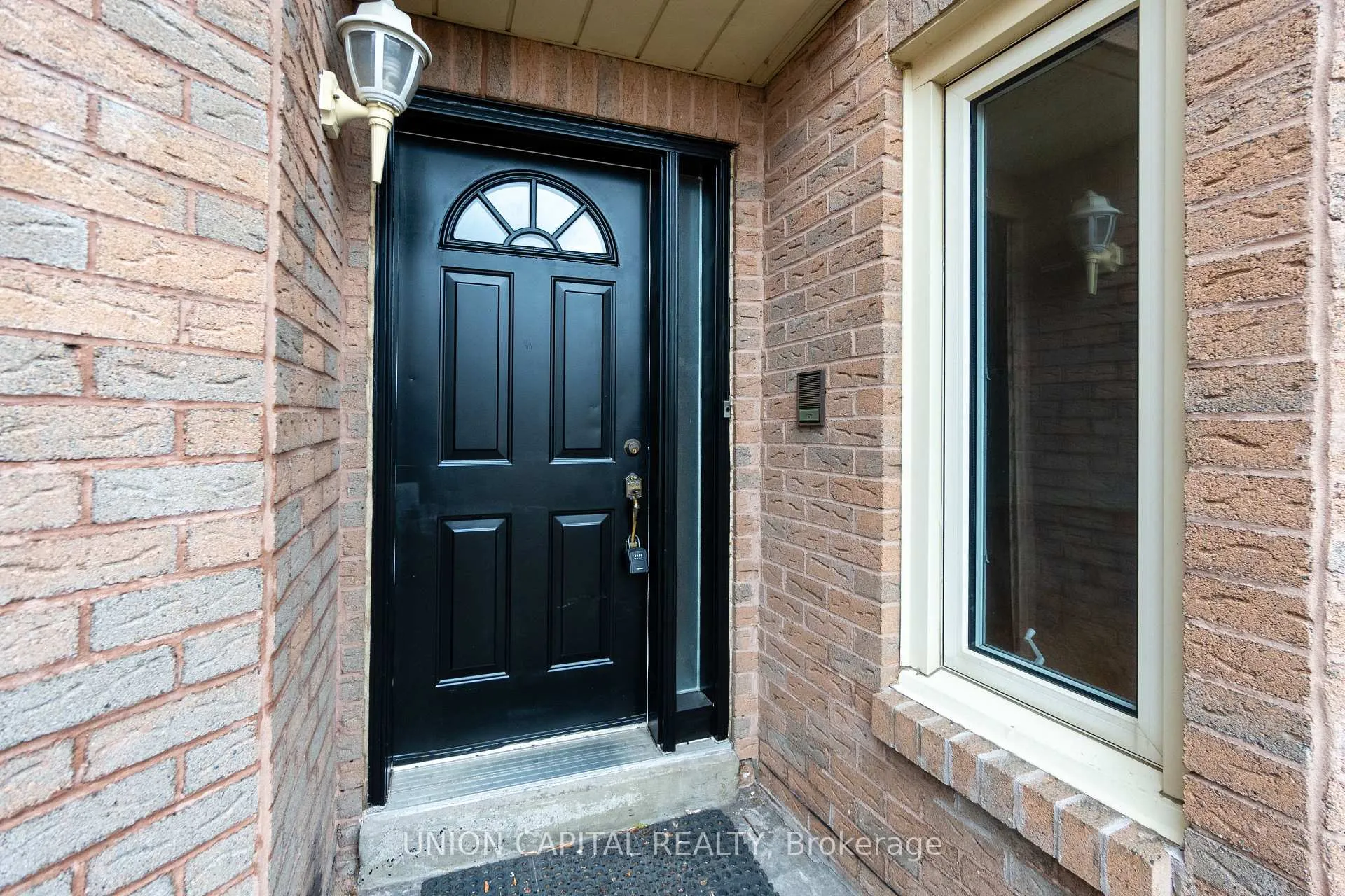 Photo 3 of 52 Dewberry Drive, Markham, Middlefield — HOMEH