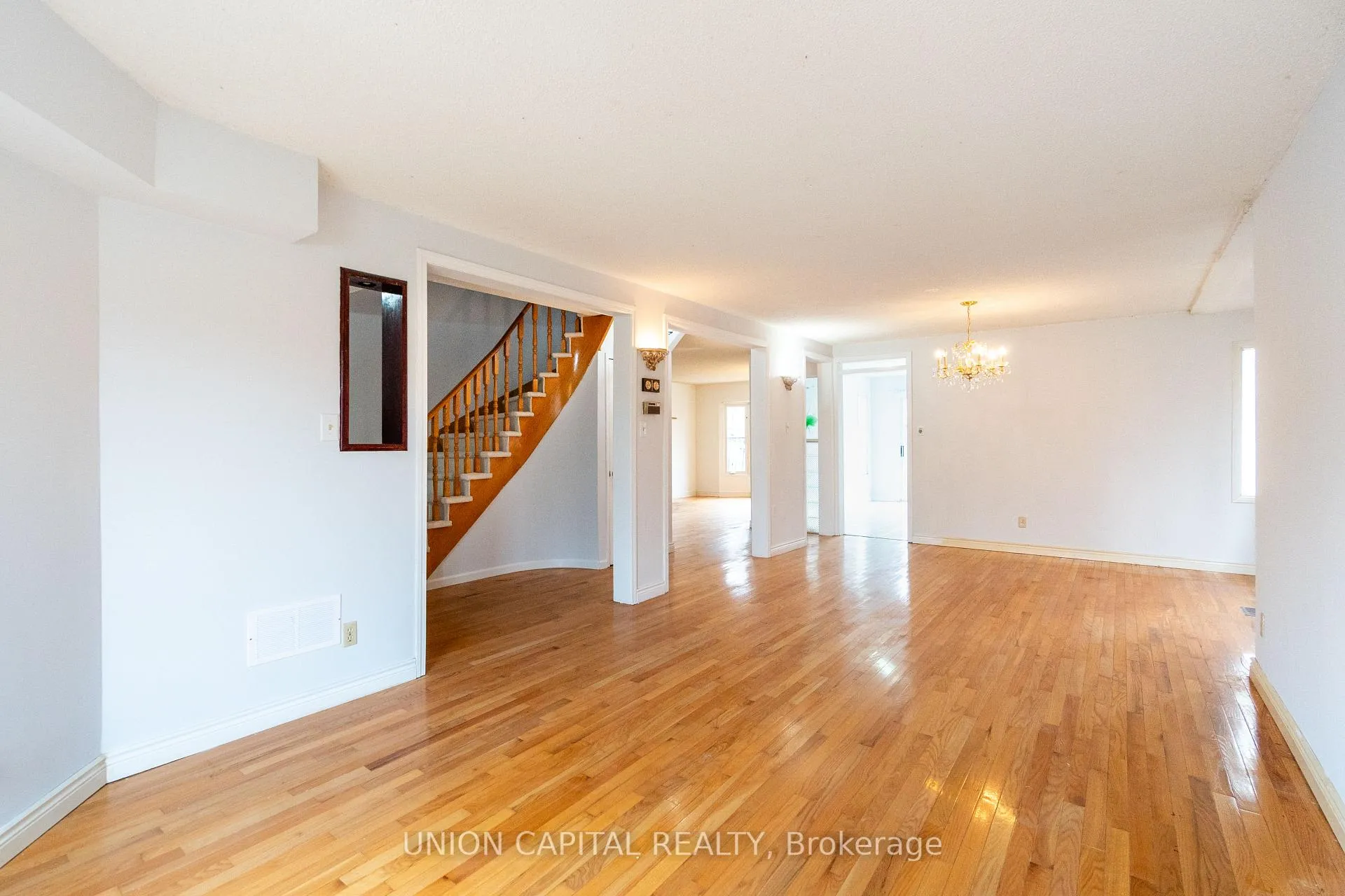 Photo 5 of 52 Dewberry Drive, Markham, Middlefield — HOMEH