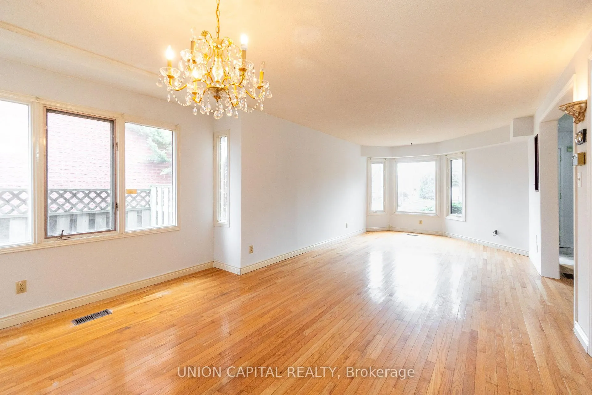 Photo 6 of 52 Dewberry Drive, Markham, Middlefield — HOMEH