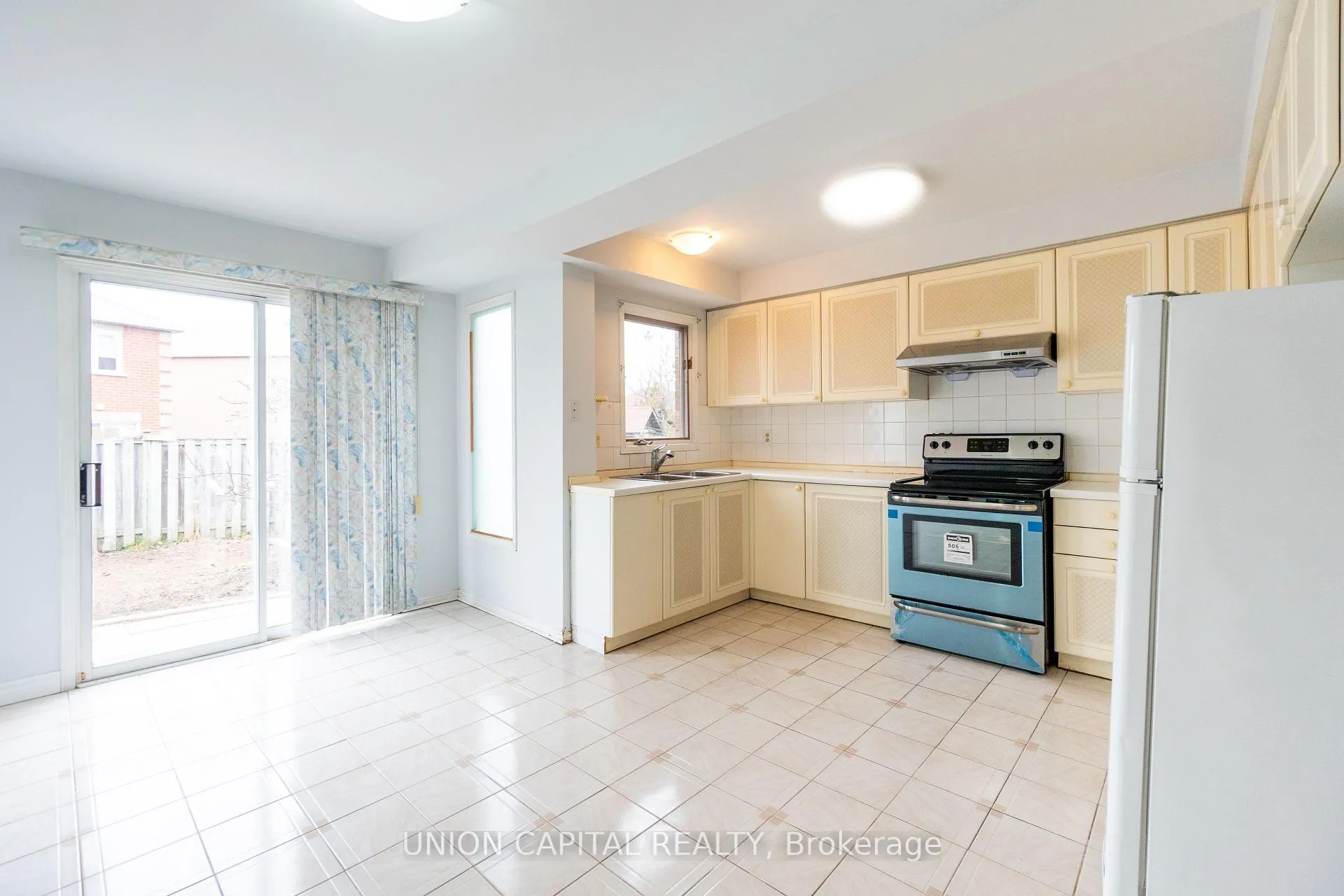 Photo 7 of 52 Dewberry Drive, Markham, Middlefield — HOMEH