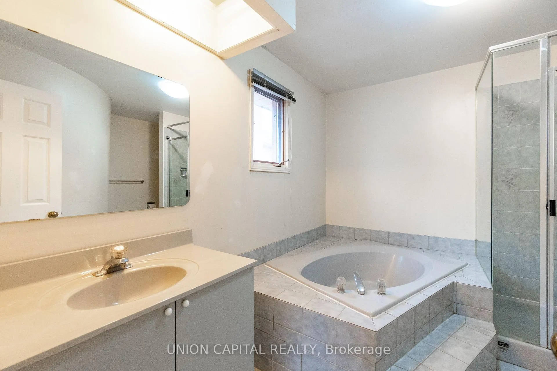 Photo 13 of 52 Dewberry Drive, Markham, Middlefield — HOMEH