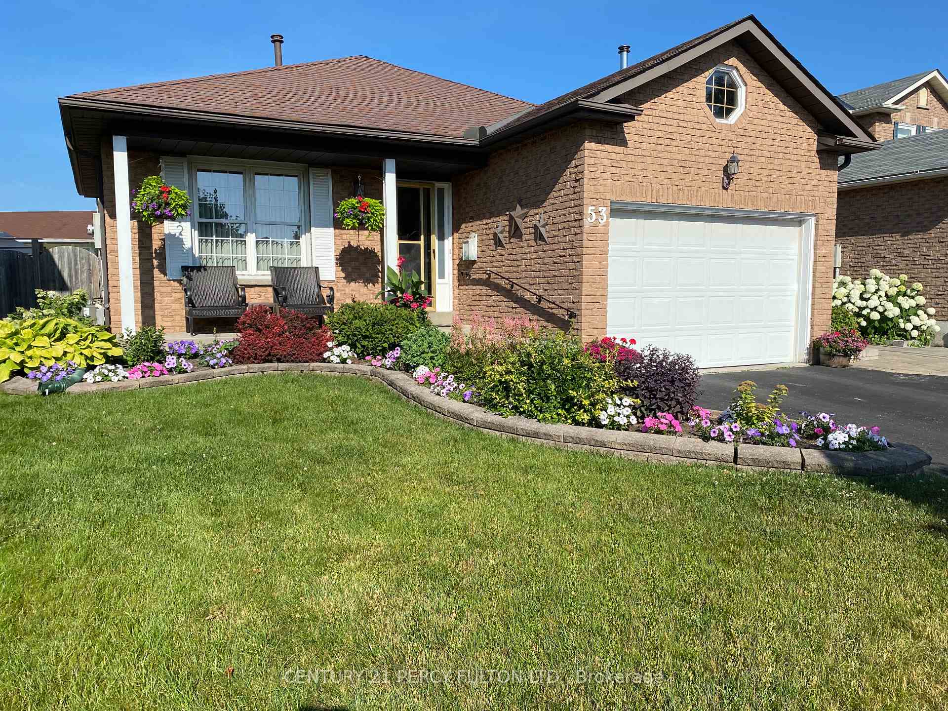 Photo 3 of 53 Sandringham Drive, Clarington, Courtice — HOMEH