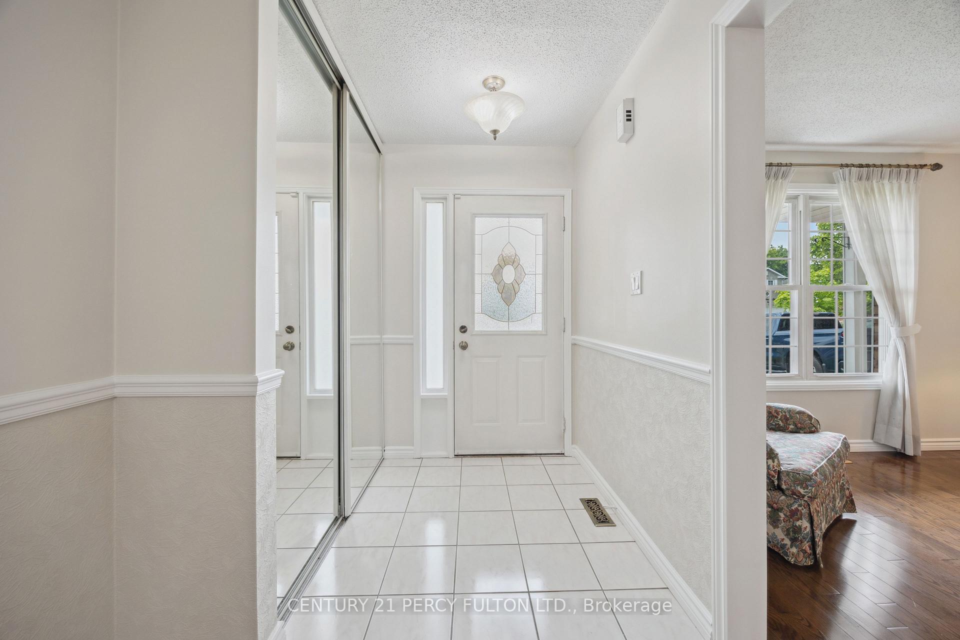 Photo 4 of 53 Sandringham Drive, Clarington, Courtice — HOMEH