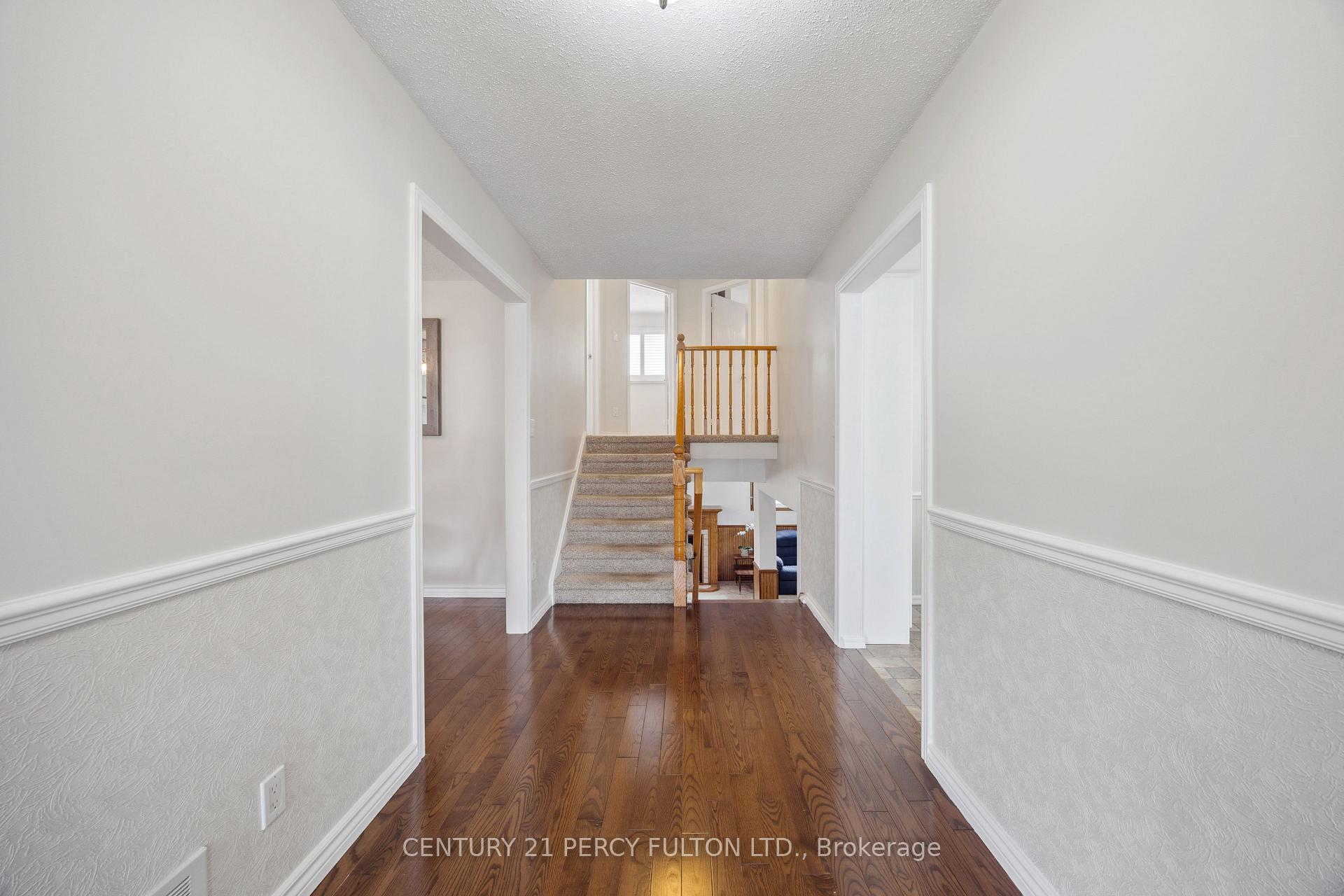 Photo 5 of 53 Sandringham Drive, Clarington, Courtice — HOMEH
