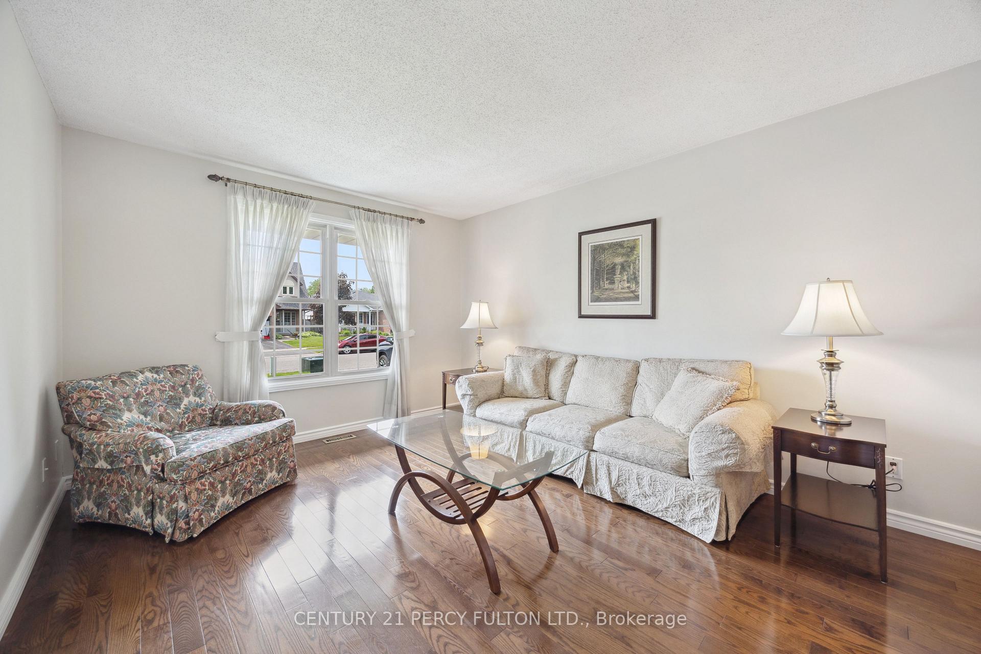 Photo 6 of 53 Sandringham Drive, Clarington, Courtice — HOMEH