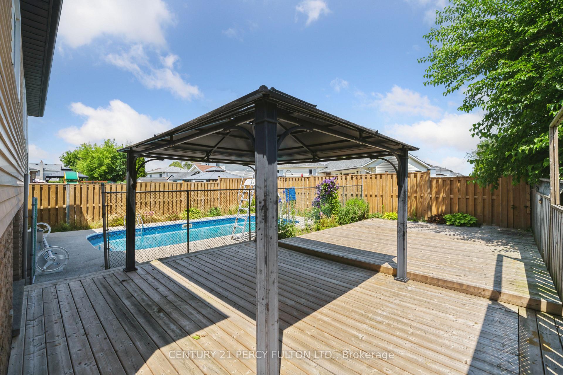 Photo 25 of 53 Sandringham Drive, Clarington, Courtice — HOMEH