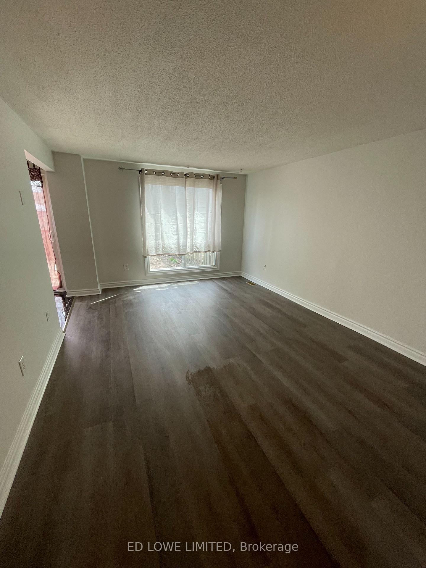 Photo 6 of 274 Browning Trail, Barrie, Letitia Heights — HOMEH