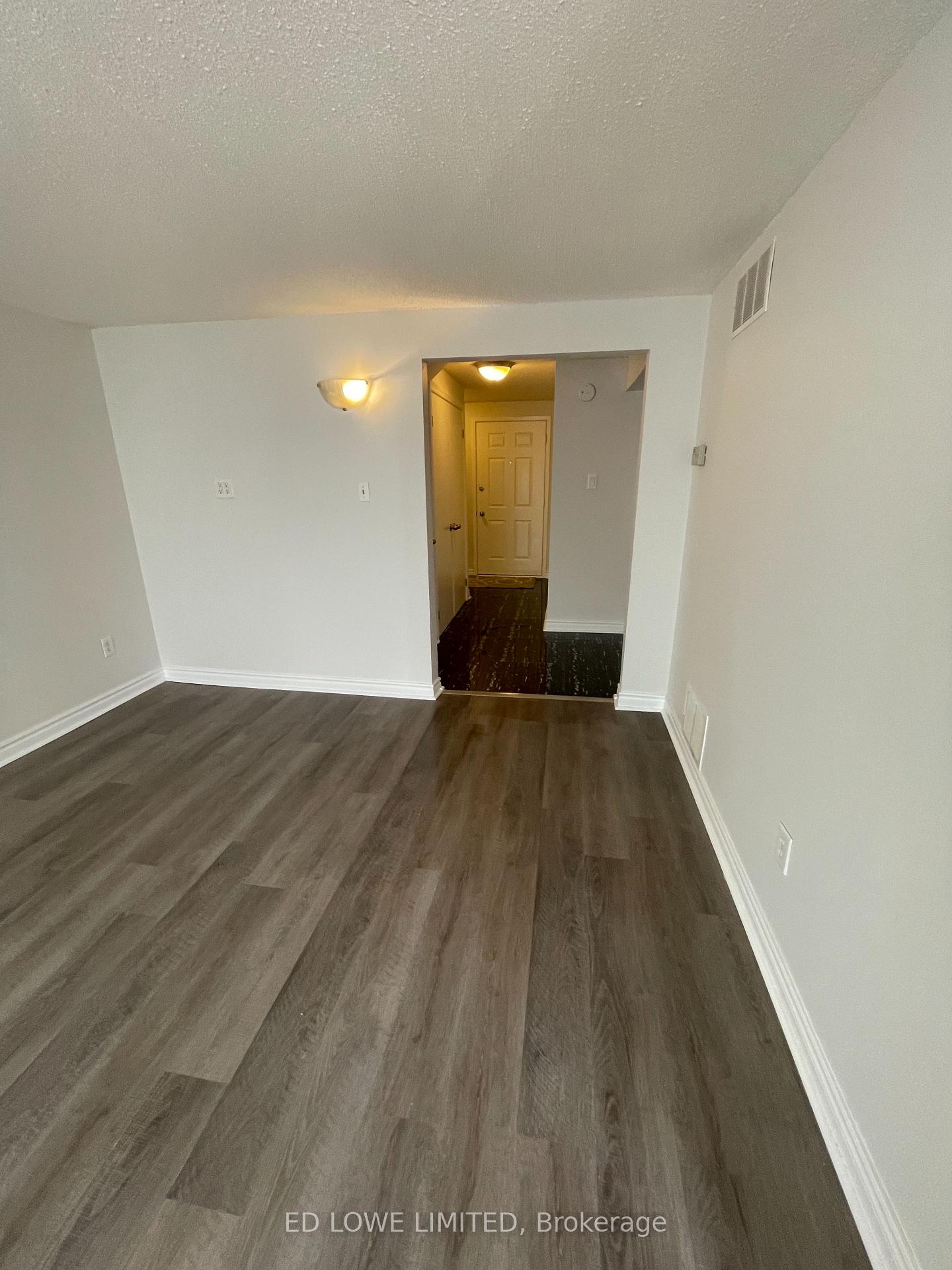 Photo 7 of 274 Browning Trail, Barrie, Letitia Heights — HOMEH