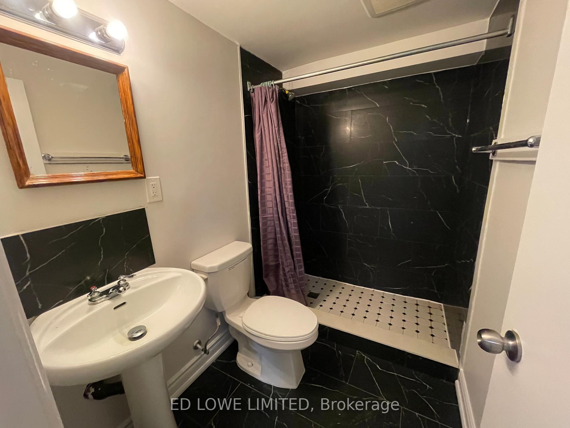 Photo 8 of 274 Browning Trail, Barrie, Letitia Heights — HOMEH