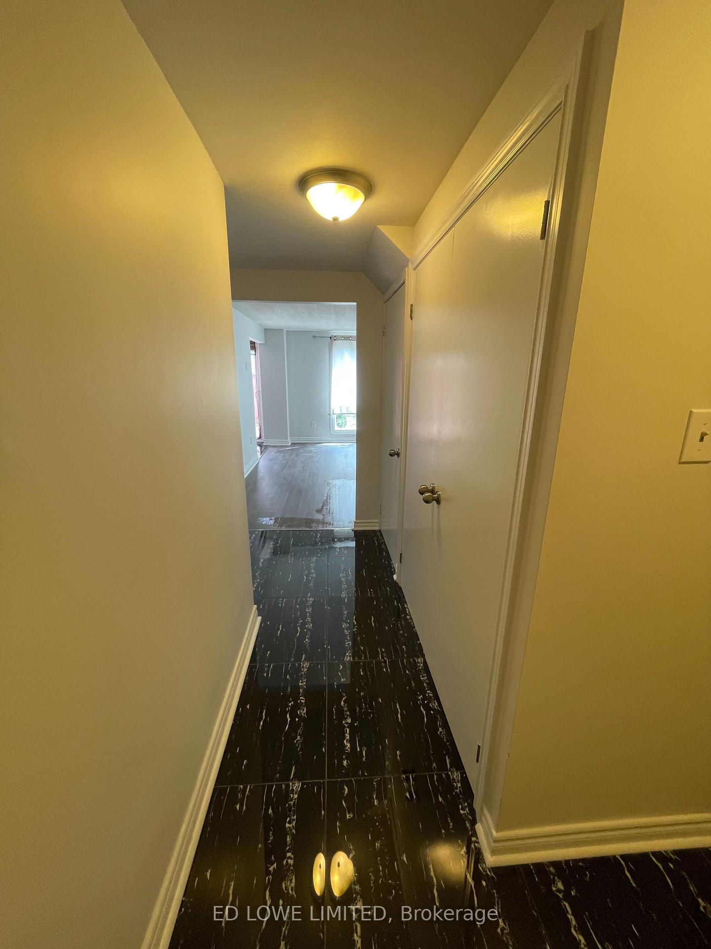 Photo 9 of 274 Browning Trail, Barrie, Letitia Heights — HOMEH