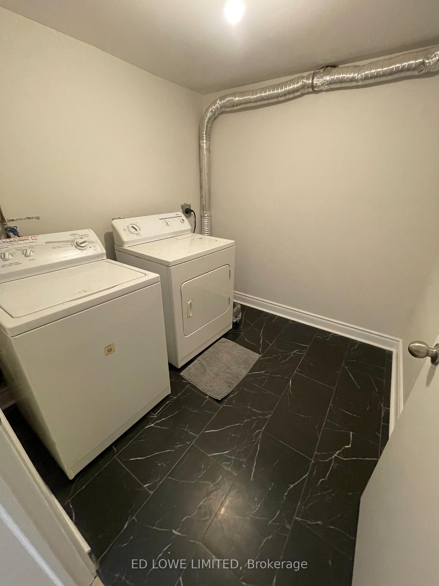 Photo 10 of 274 Browning Trail, Barrie, Letitia Heights — HOMEH