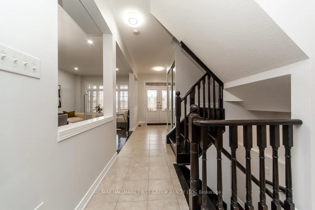 Photo 4 of 35 Crossbrooks Street, Markham, Cornell — HOMEH