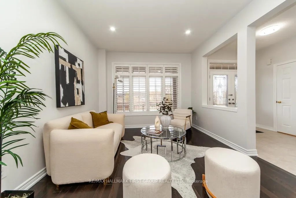 Photo 7 of 35 Crossbrooks Street, Markham, Cornell — HOMEH