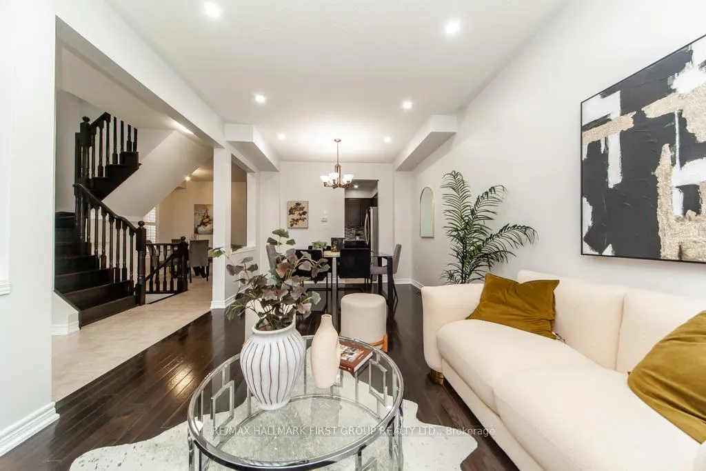 Photo 8 of 35 Crossbrooks Street, Markham, Cornell — HOMEH