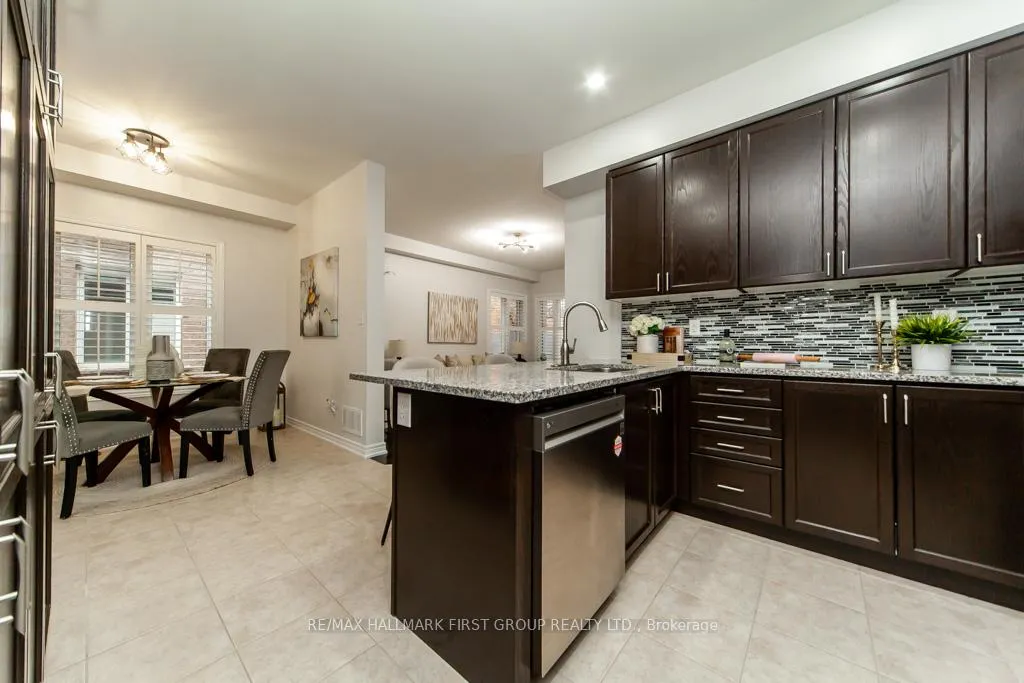 Photo 11 of 35 Crossbrooks Street, Markham, Cornell — HOMEH