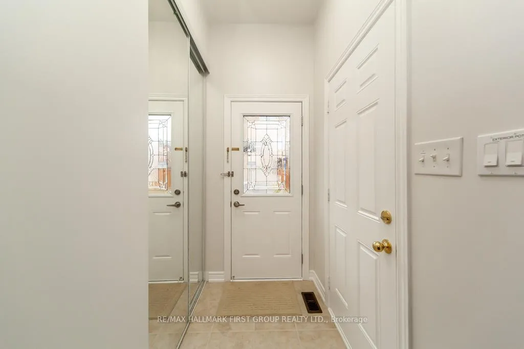 Photo 16 of 35 Crossbrooks Street, Markham, Cornell — HOMEH
