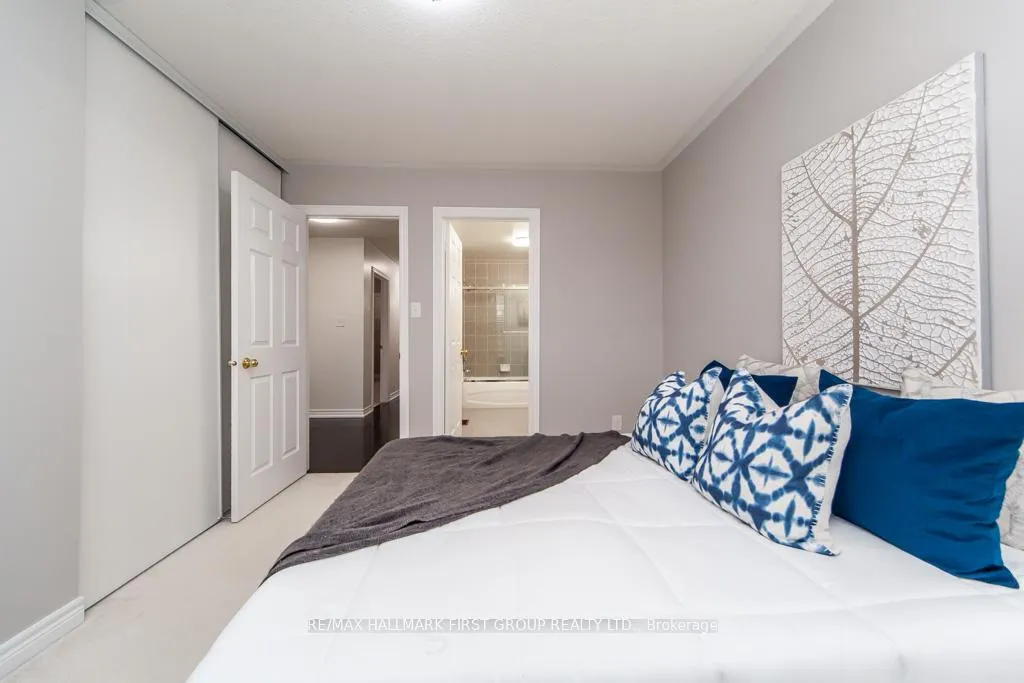 Photo 25 of 35 Crossbrooks Street, Markham, Cornell — HOMEH
