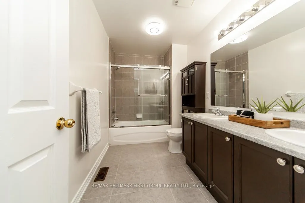 Photo 26 of 35 Crossbrooks Street, Markham, Cornell — HOMEH
