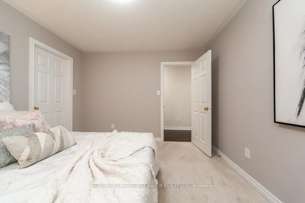 Photo 29 of 35 Crossbrooks Street, Markham, Cornell — HOMEH