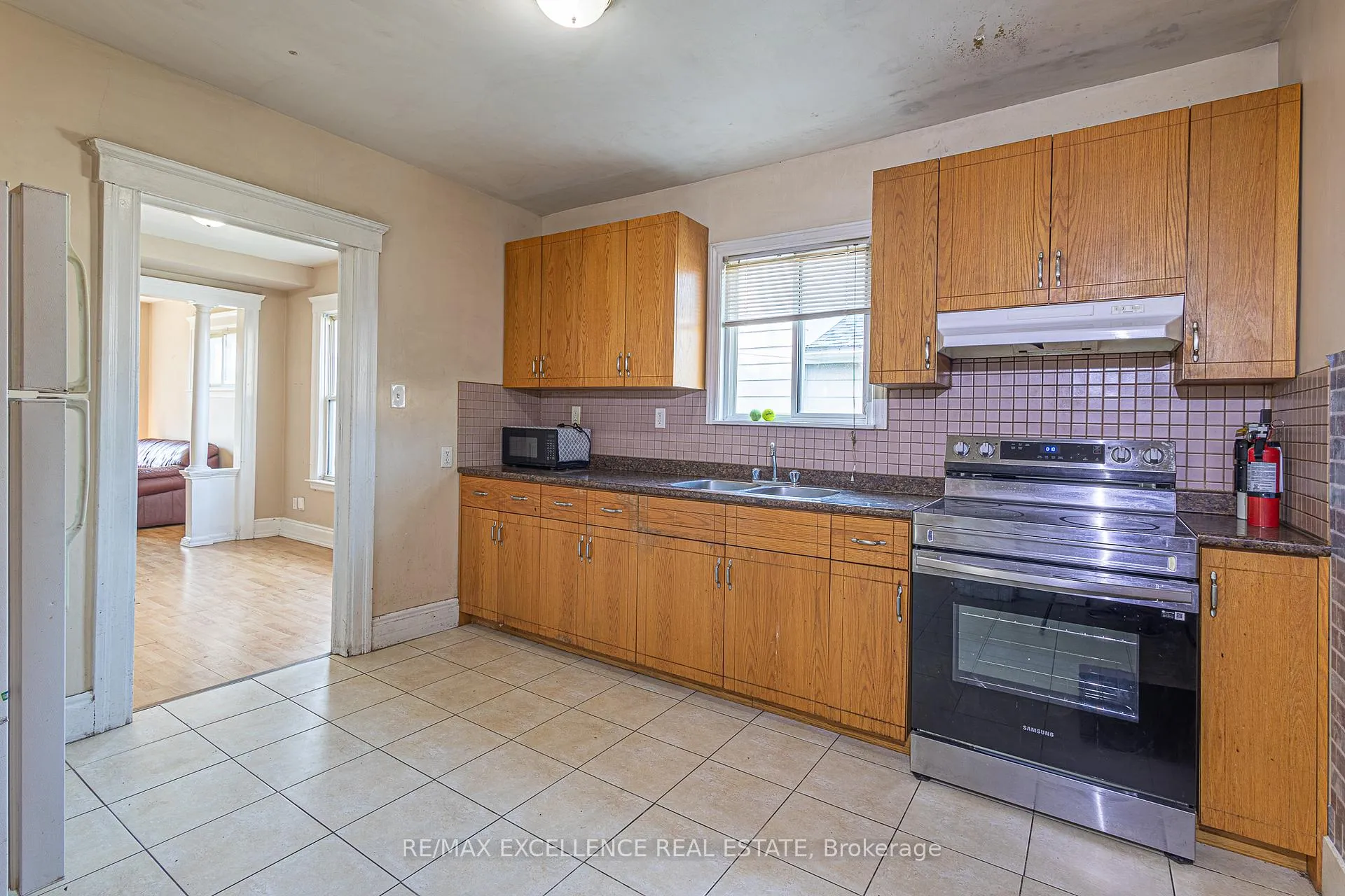 Photo 11 of 328 Bridge Avenue, Windsor — HOMEH