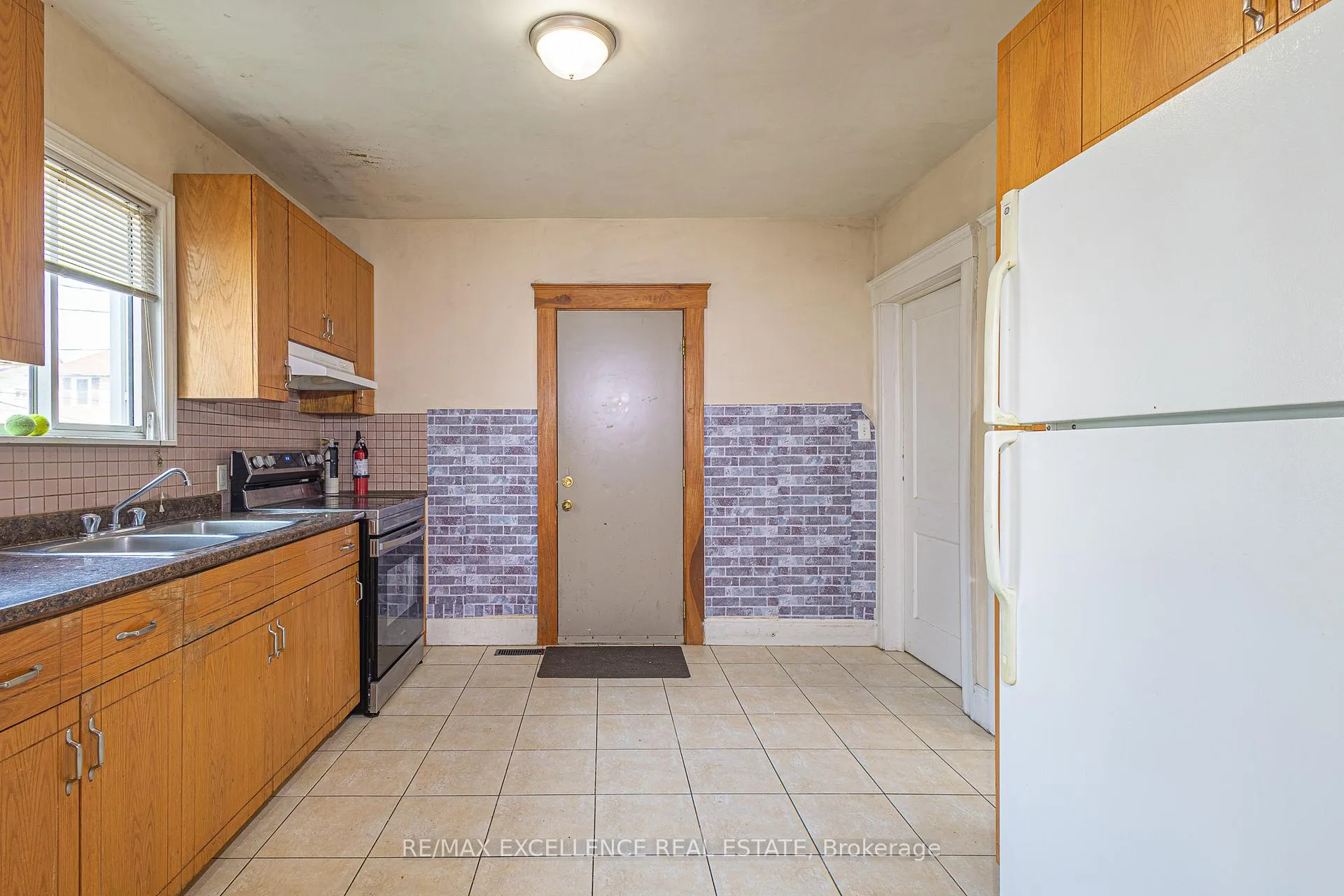 Photo 12 of 328 Bridge Avenue, Windsor — HOMEH