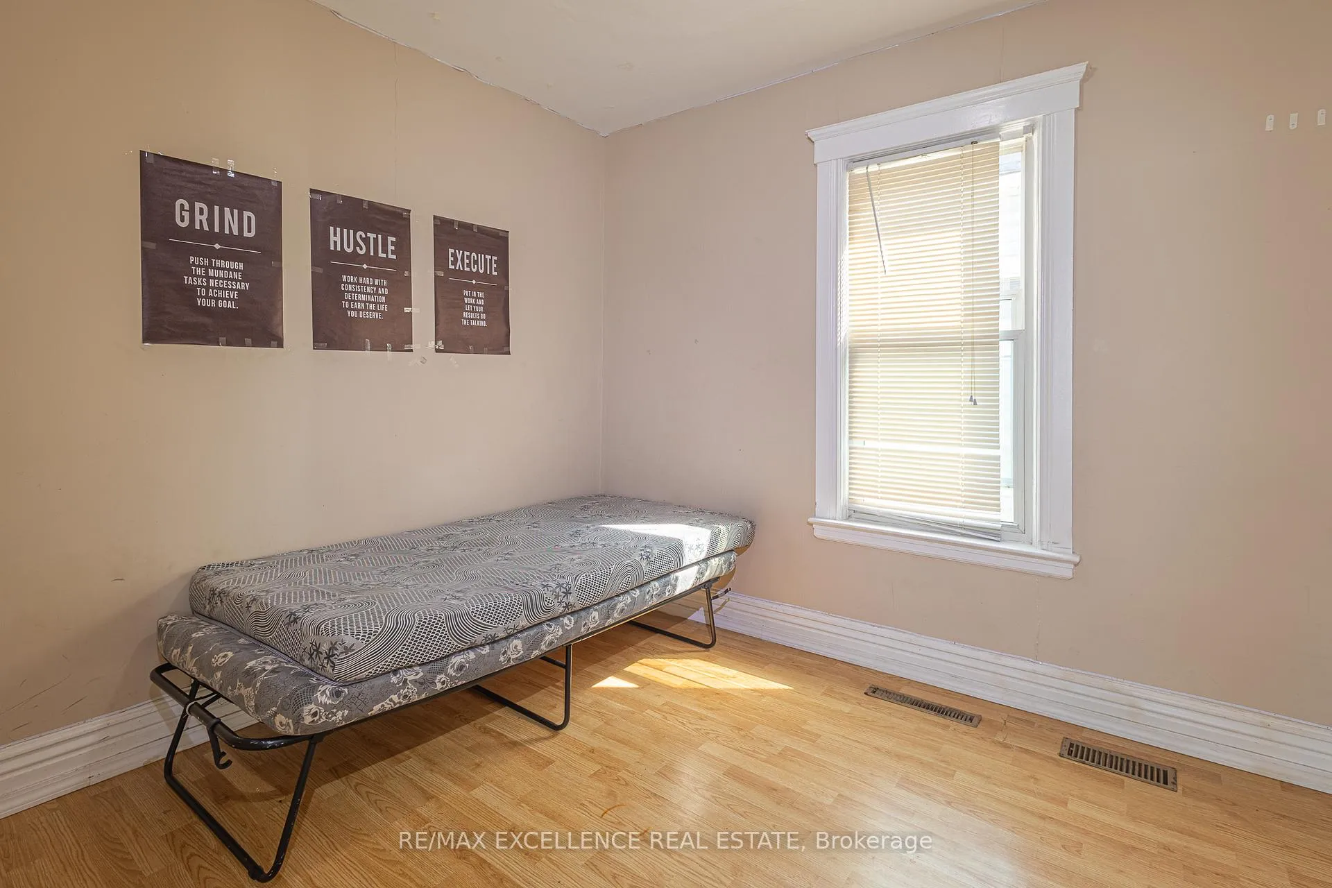 Photo 15 of 328 Bridge Avenue, Windsor — HOMEH
