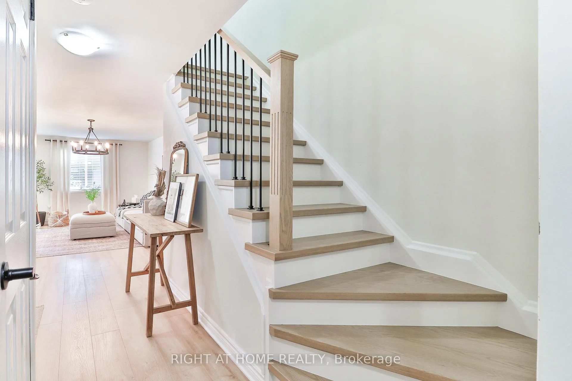 Photo 7 of 45 Ginger Drive, Barrie, Holly — HOMEH