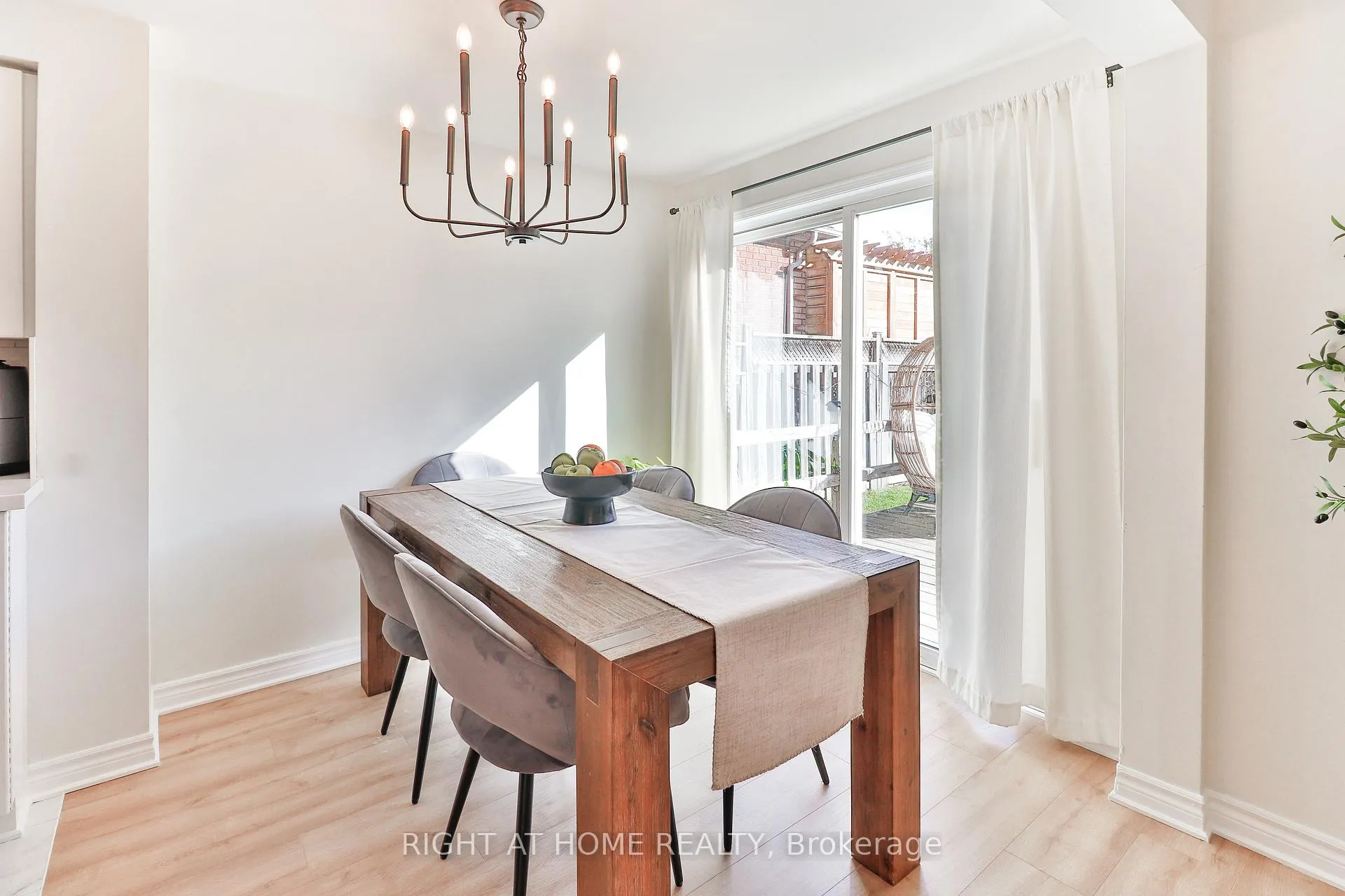 Photo 14 of 45 Ginger Drive, Barrie, Holly — HOMEH