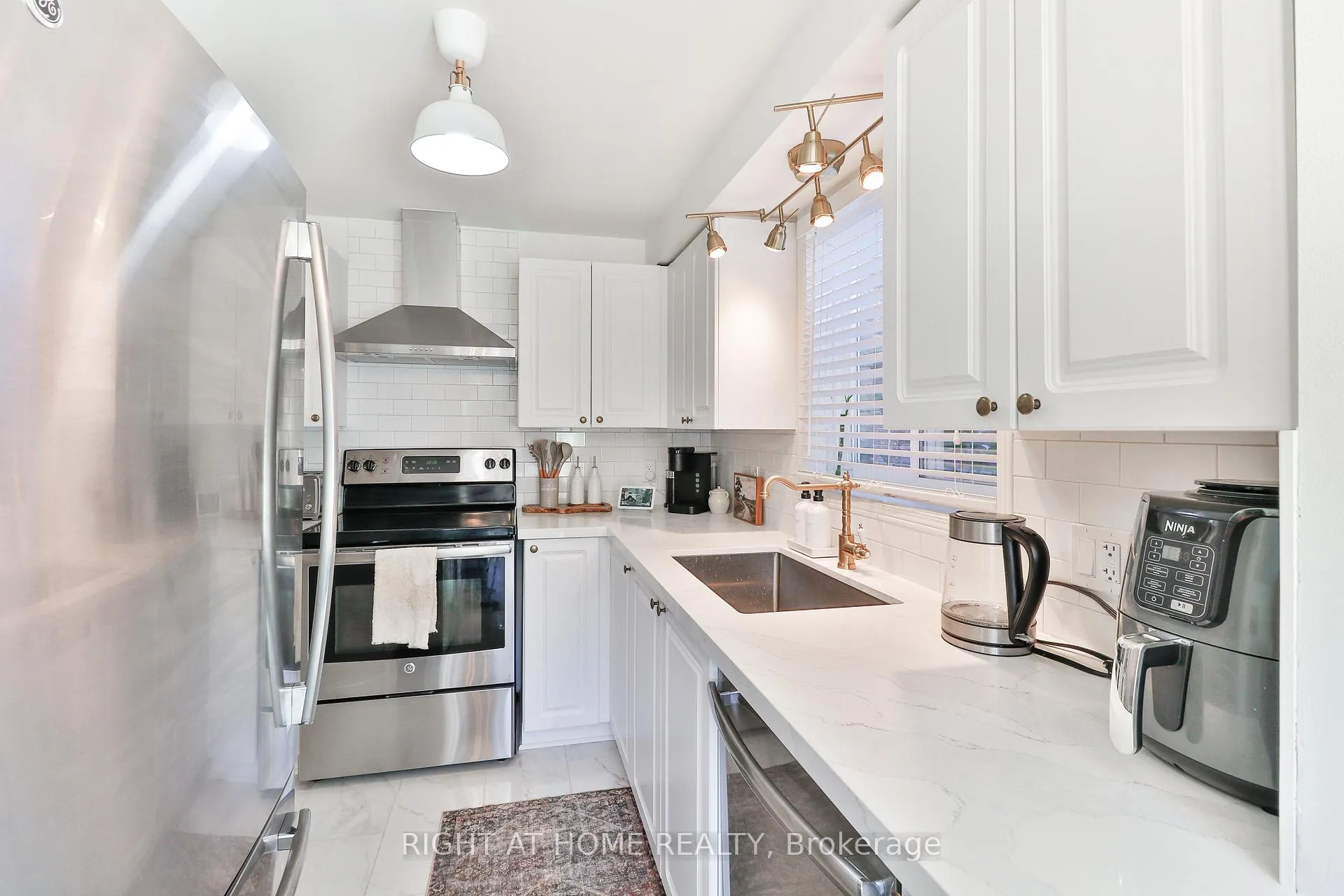 Photo 16 of 45 Ginger Drive, Barrie, Holly — HOMEH